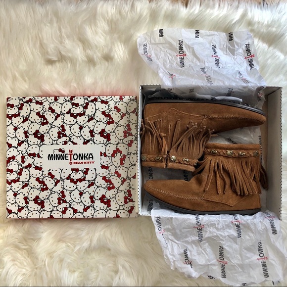 Minnetonka Shoes - ✨NWT✨ Hello Kitty x Minnetonka booties